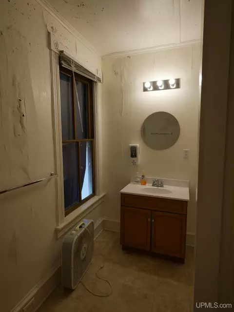 809 E Montezuma, Houghton, MI 49931 photo 31