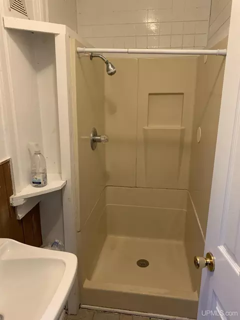809 E Montezuma, Houghton, MI 49931 photo 41