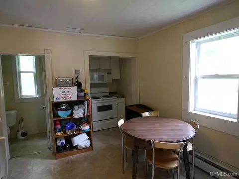 809 E Montezuma, Houghton, MI 49931 photo 25
