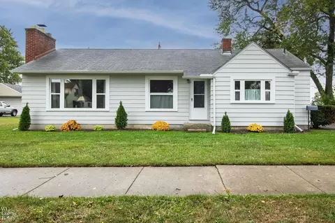 19128 Delaware St, Roseville, MI 48066