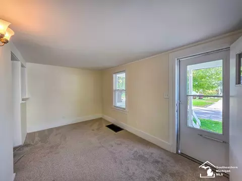 Entry Way - 419 Almyra, Monroe, MI 48161 photo 2 of 3