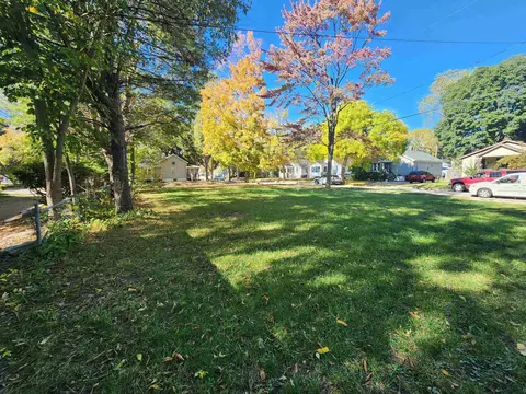 1511 W W Un, Midland, MI 48640