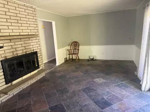 Living - 3191 Brentfield, Flushing, MI 48433 photo 1 of 2