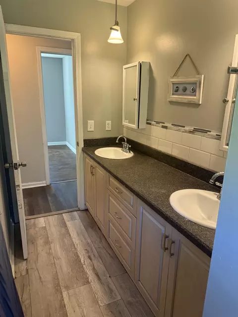 Bath - 3191 Brentfield, Flushing, MI 48433 photo 1 of 2