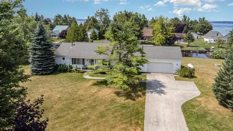 102 Phoxy, Indian River, MI 49749