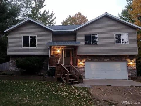 807 Silver Crk, Marquette, MI 49855