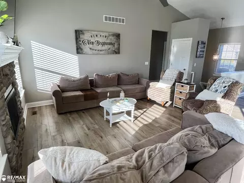 Living - 2433 Mcclellan, Davison, MI 48423 photo 2 of 2