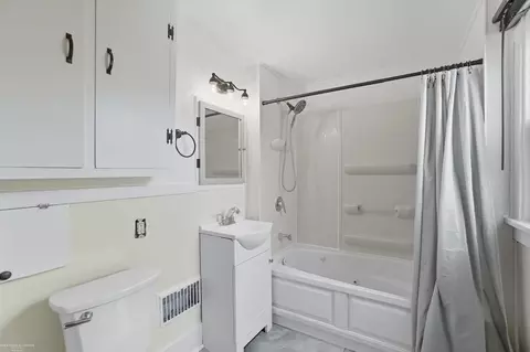 Bath - 407 Sackett, Monroe, MI 48162 photo 1 of 3
