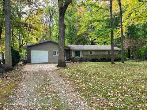1944 E Moore, Saginaw, MI 48601