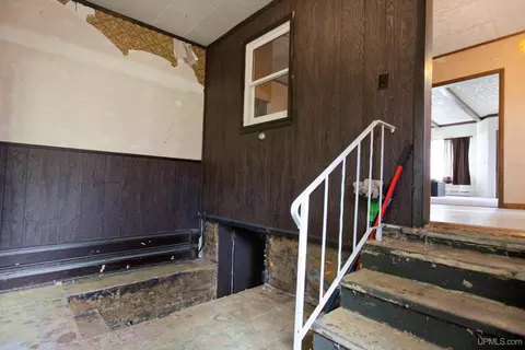 Entry Way - N10255 River, Ramsay, MI 49959 photo 4 of 5