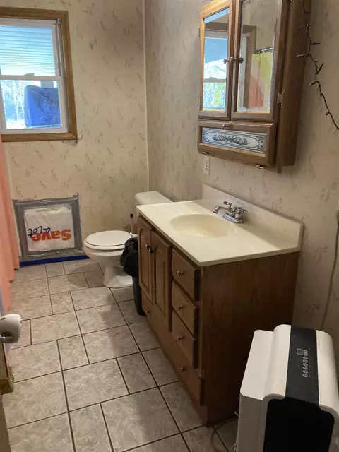 Bath - 3748 Fitzwater, Gladwin, MI 48624 photo 2 of 4