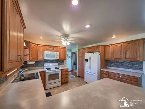 12007 Grafton, Carleton, MI 48117 photo 15