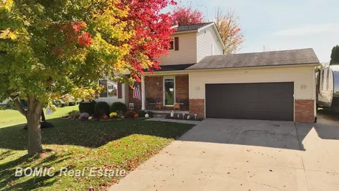 1023 King James, Vassar, MI 48768