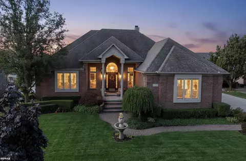 49677 Lakebridge, Shelby Township, MI 48315