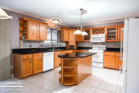 Kitchen - 2118 N N Riv, Saint Clair, MI 48079 photo 2 of 3