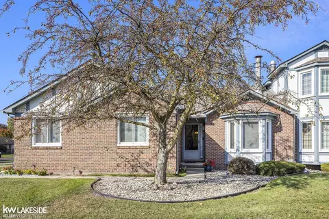 15777 Huntcliff, Macomb, MI 48044
