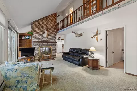 Living - 11866 Bradley, Jerome, MI 49249 photo 2 of 4