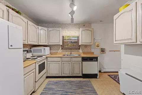 Kitchen - 11866 Bradley, Jerome, MI 49249 photo 2 of 4