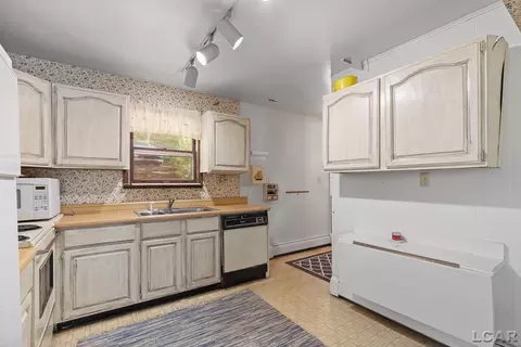 Kitchen - 11866 Bradley, Jerome, MI 49249 photo 3 of 4