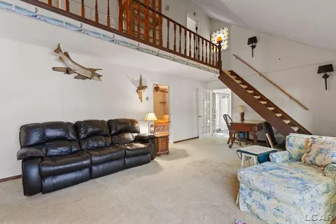 Living - 11866 Bradley, Jerome, MI 49249 photo 4 of 4