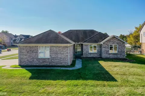 24182 Pointe, Macomb, MI 48042