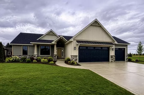 192 Queens Crk, Frankenmuth, MI 48734