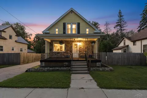 2122 2nd, Bay City, MI 48708