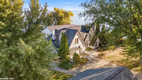 27927 Ponchartrain, Harrison Township, MI 48045