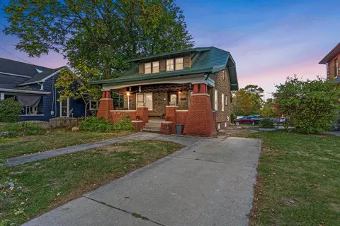 100 Oakland, Holly, MI 48442