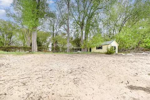 430 Ricoma Bch, Bay City, MI 48706
