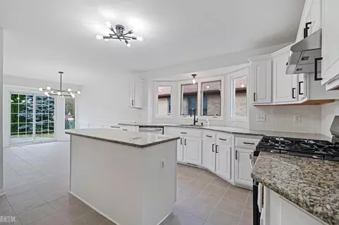 Kitchen - 45563 Thorn Tree, Macomb, MI 48044 photo 3 of 4