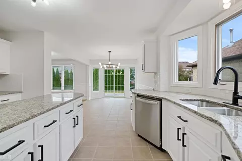 Kitchen - 45563 Thorn Tree, Macomb, MI 48044 photo 4 of 4
