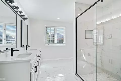 Bath - 45563 Thorn Tree, Macomb, MI 48044 photo 1 of 5