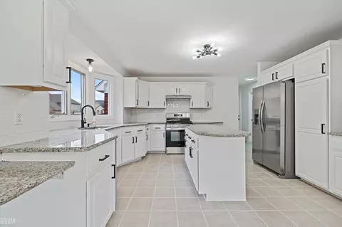 Kitchen - 45563 Thorn Tree, Macomb, MI 48044 photo 1 of 4