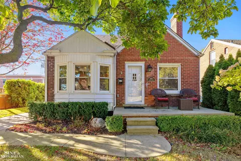 1945 Anita, Grosse Pointe Woods, MI 48236