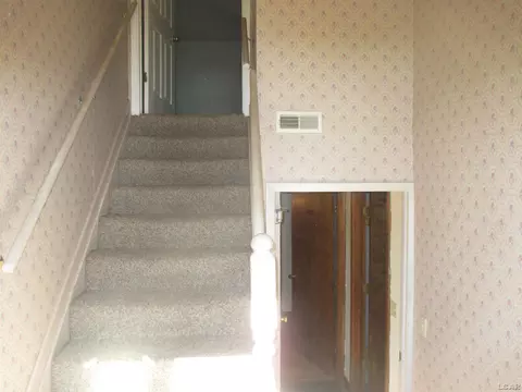 Entry Way - 3822 Sharp Rd, Adrian, MI 49221 photo 2 of 4