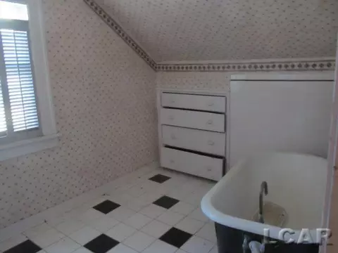 Bath - 305 N Steer, Addison, MI 49220 photo 1 of 3