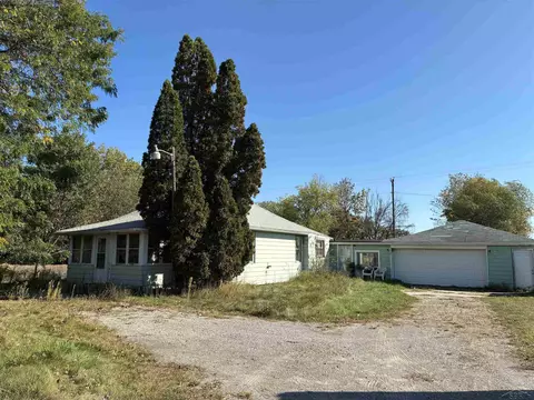 1671 River, Saginaw, MI 48604