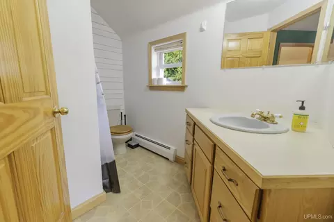 Bath - 133 Cliff, Ishpeming, MI 49849 photo 3 of 5