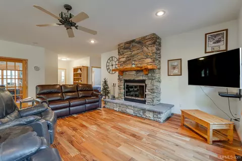 9699 0025, Cooks, MI 49817 photo 4