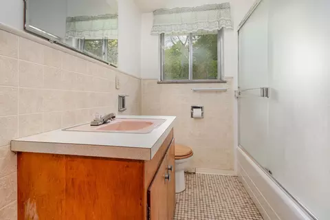 Bath - 1374 E Moore, Saginaw, MI 48601 photo 1 of 1