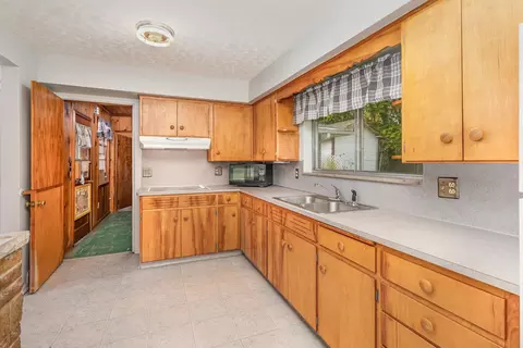 Kitchen - 1374 E Moore, Saginaw, MI 48601 photo 1 of 2