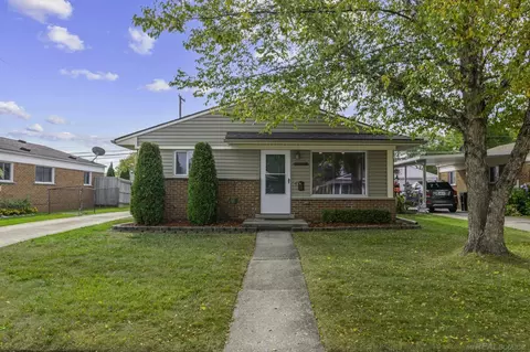 23000 Avon, Saint Clair Shores, MI 48082