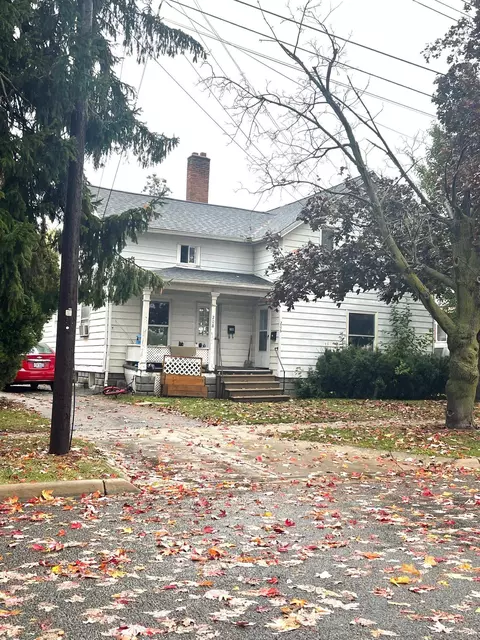 206-208 N Howell, Owosso, MI 48867