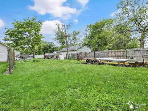 Exterior - 2015 Grand, Monroe, MI 48162 photo 4 of 7