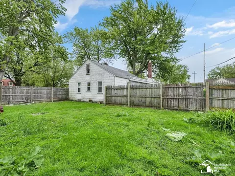 Exterior - 2015 Grand, Monroe, MI 48162 photo 5 of 7