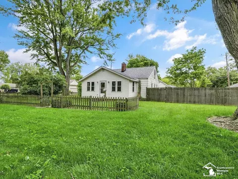 Exterior - 2015 Grand, Monroe, MI 48162 photo 3 of 7
