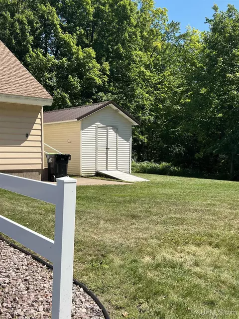 Exterior - e9399 Michigan 28, Munising, MI 49862 photo 6 of 6
