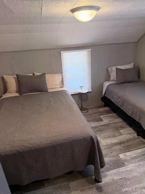 Bedroom - e9399 Michigan 28, Munising, MI 49862 photo 5 of 8