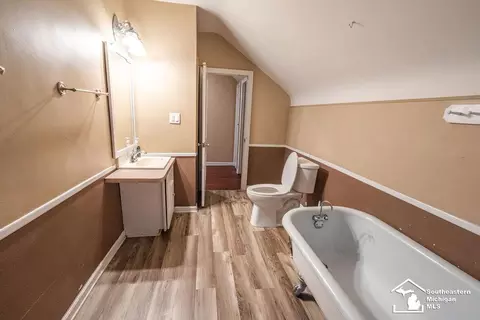 Bath - 57 Navarre, Monroe, MI 48161 photo 1 of 2